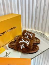 Picture of Louis Vuitton Slippers _SKULVsz35-39mnq1117518